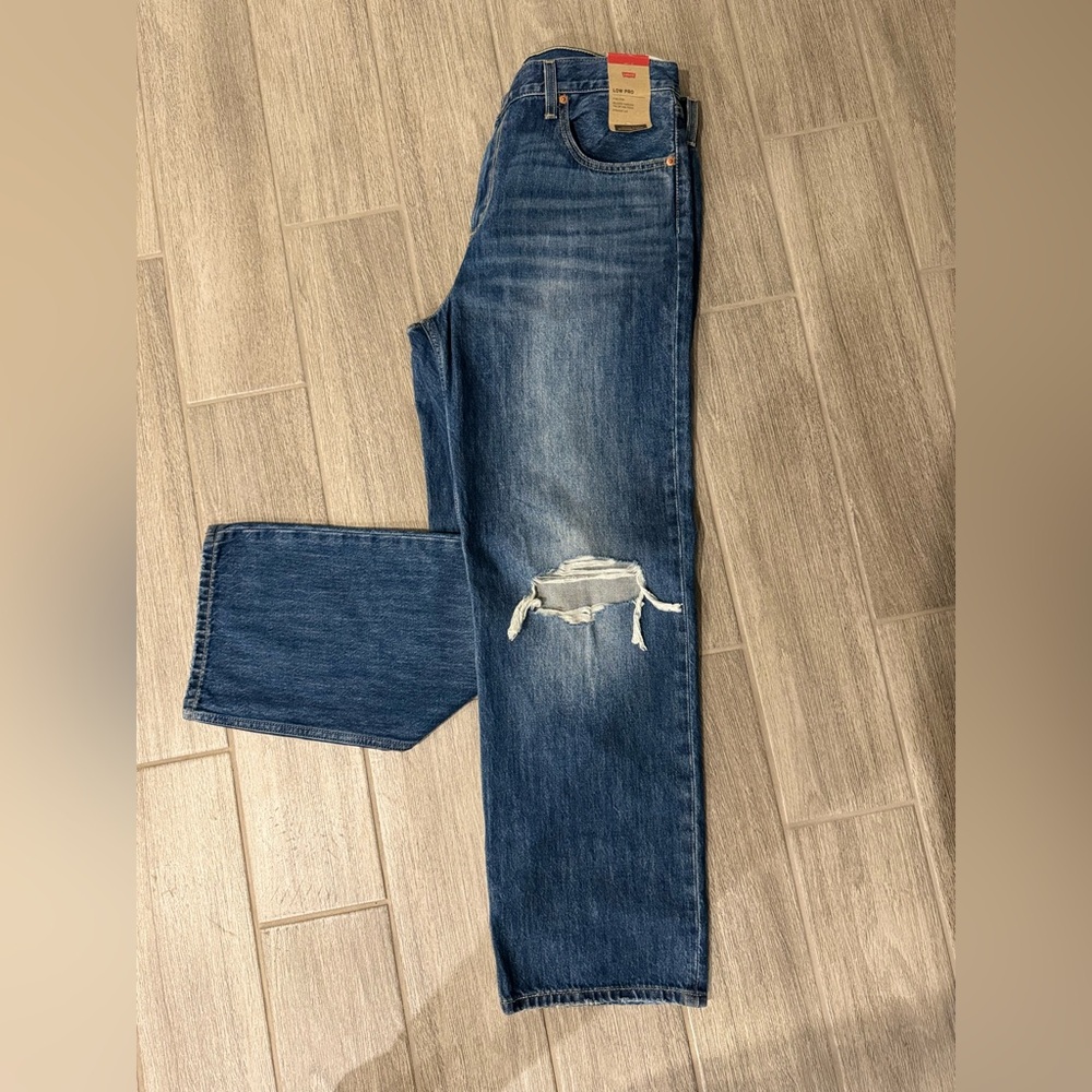 Levis Distressed Low Pro Straight Jeans